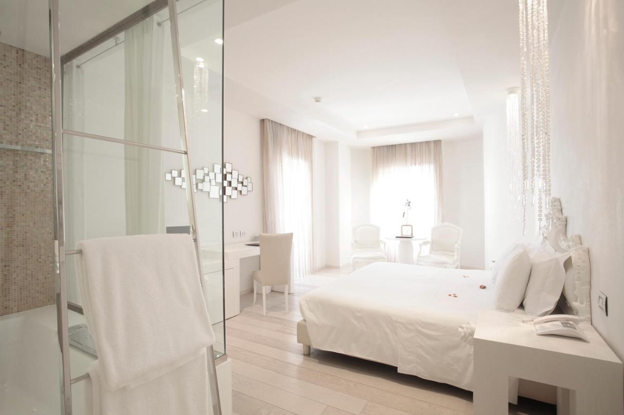 Boscolo Nice Hotel & Spa Kültér fotó A room at the hotel