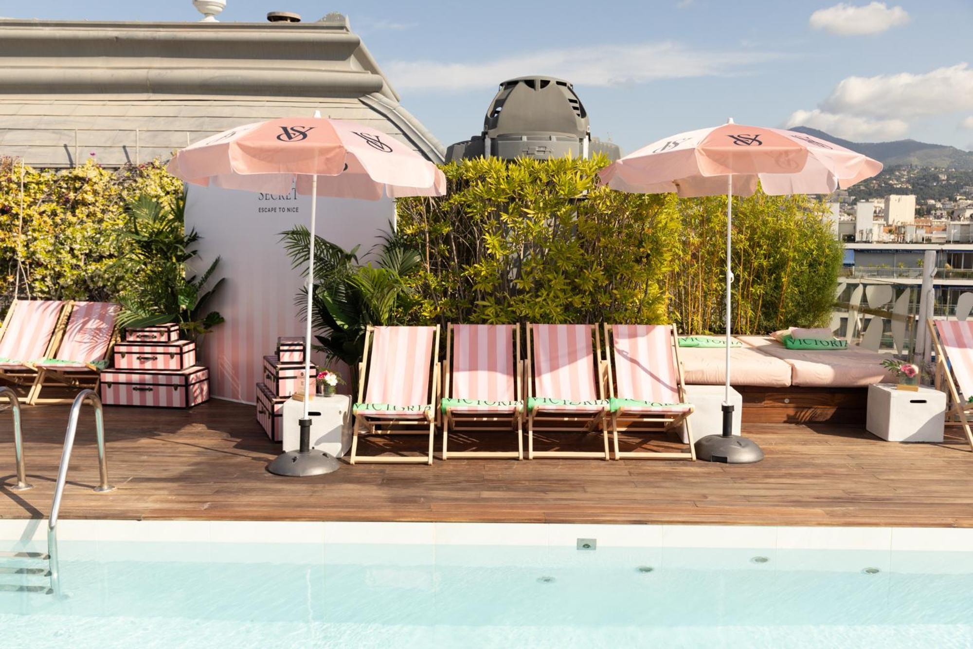 Boscolo Nice Hotel & Spa Kültér fotó The rooftop pool at the Hotel 57