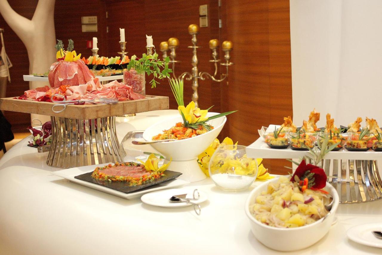 Boscolo Nice Hotel & Spa Kültér fotó A buffet